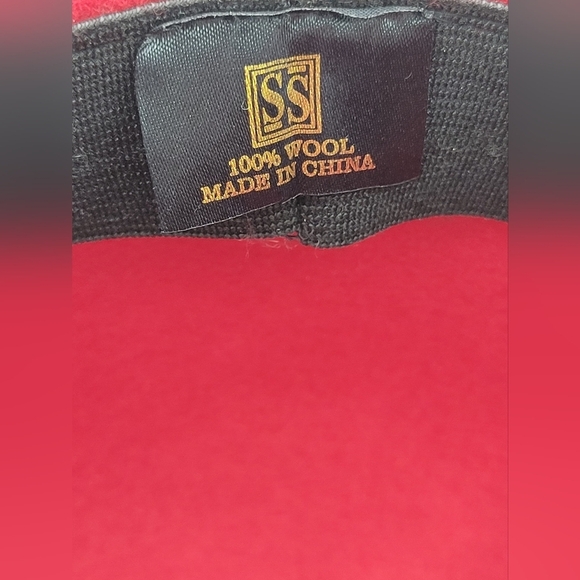 Cherry Red elegant 100% wool hat with decorative felt - Picture 5 of 5